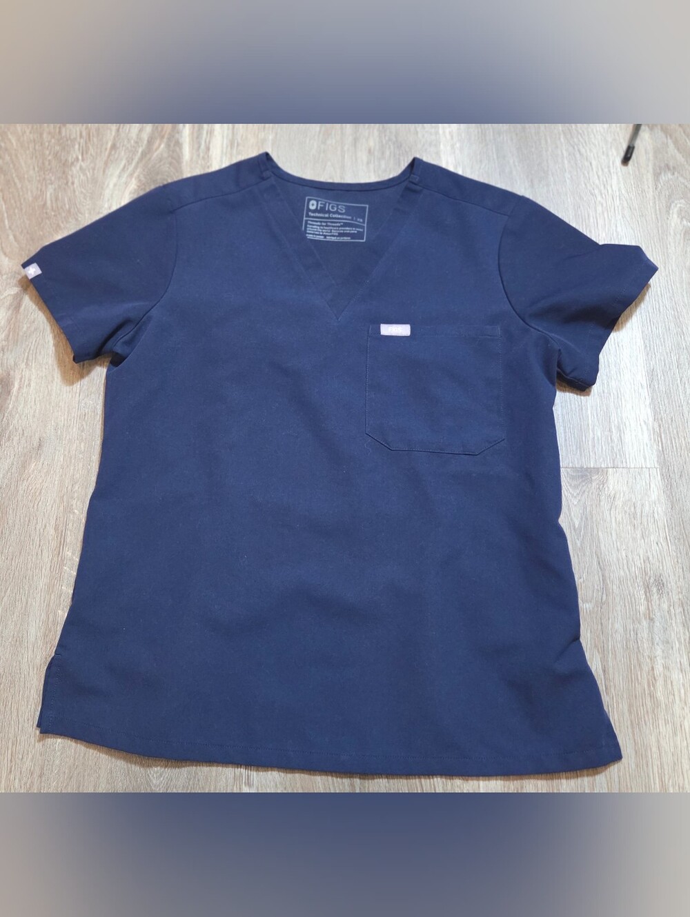 FIGS Catarina Petite Scrub Top Navy Blue XS One Pocket V-Neck Women’s